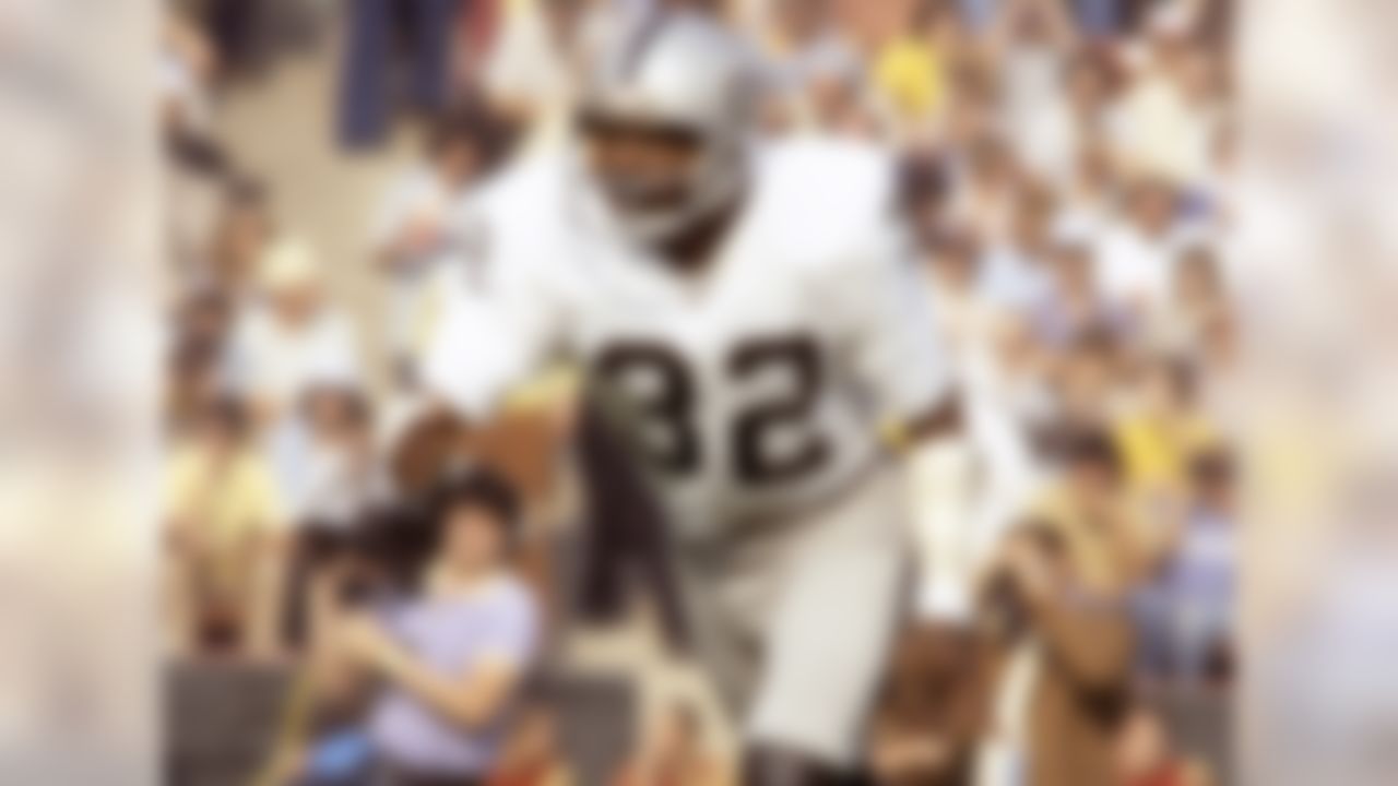 Oakland Raiders, 1971-1979; Houston Oilers, 1980
» One-time Super Bowl champion
» Voted to three Pro Bowls
» 37 career interceptions